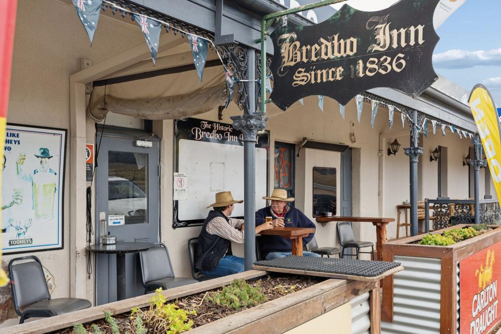 Historic Bredbo Inn , 1 Monaro Hwy, Bredbo, NSW 2626