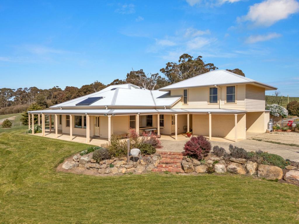 180 Brigadoon Rd, Highlands, VIC 3660