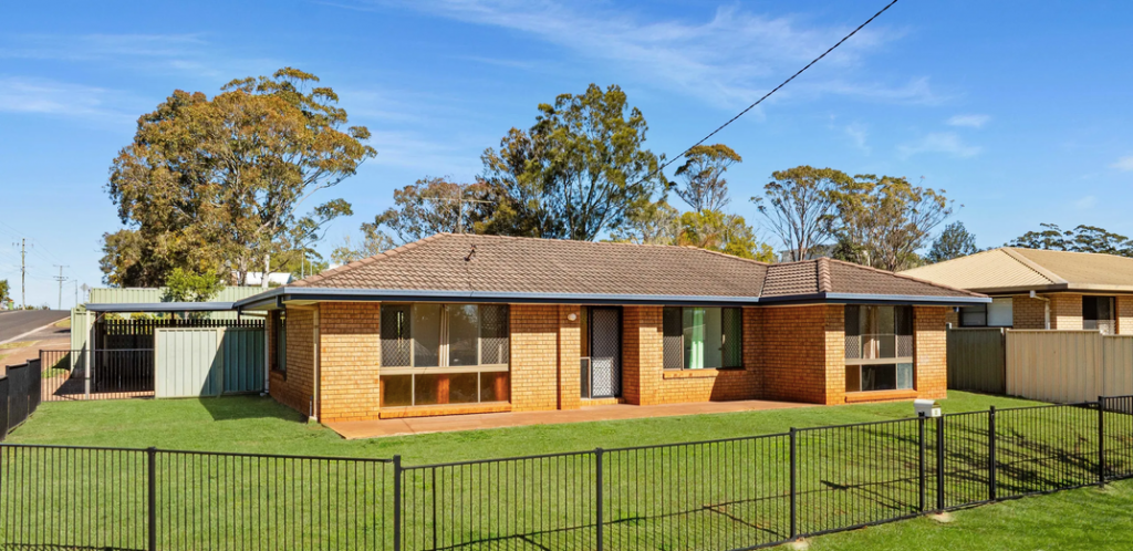 2 Champagne Cres, Wilsonton Heights, QLD 4350