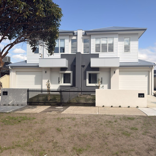 1,2/19 HENRY ST, ST ALBANS, VIC 3021