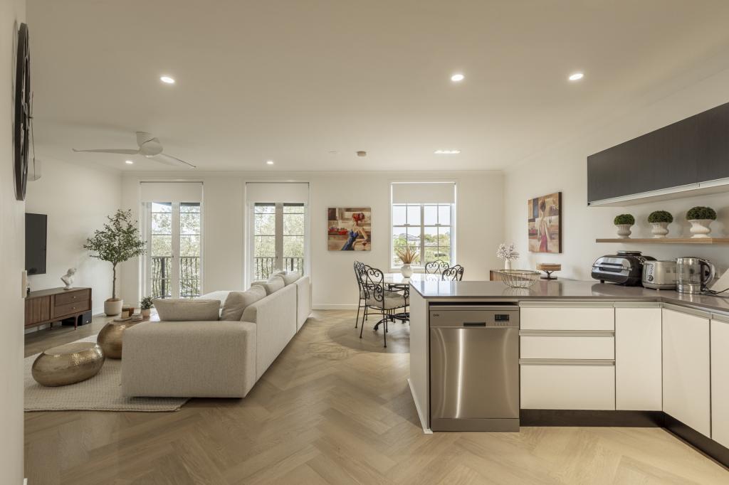 13/3030 The Boulevard, Carrara, QLD 4211