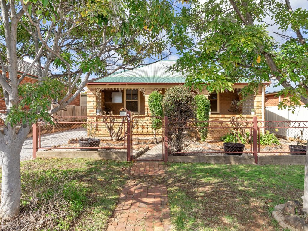 25 Roderick St, East Tamworth, NSW 2340