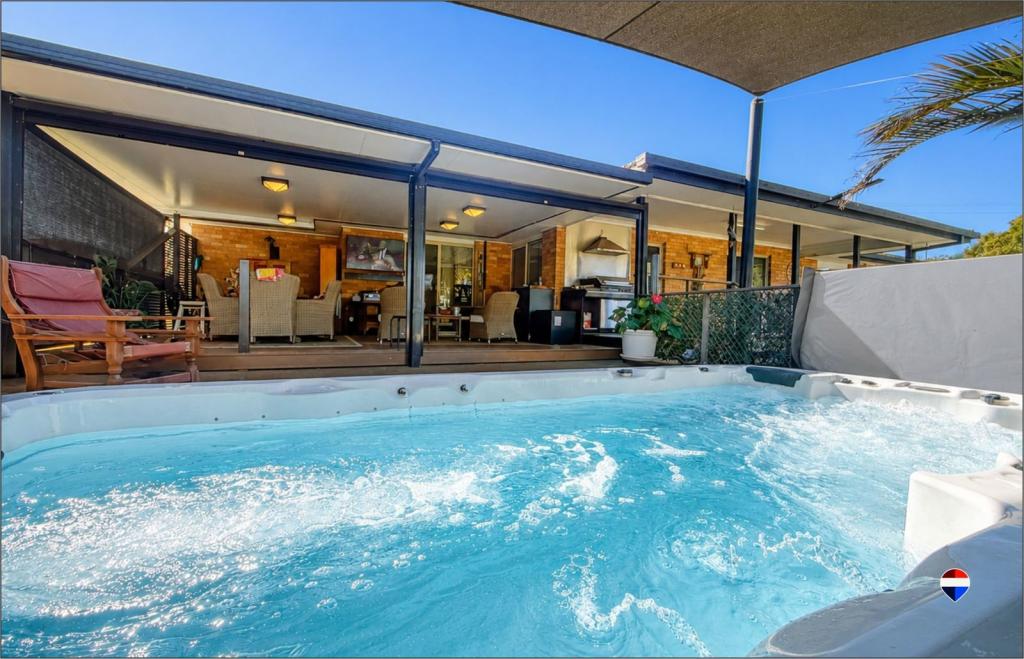 19 Hall Rd, Elimbah, QLD 4516