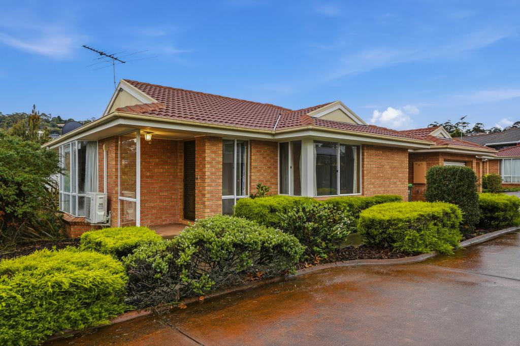 1/2 Liena Rd, Lindisfarne, TAS 7015