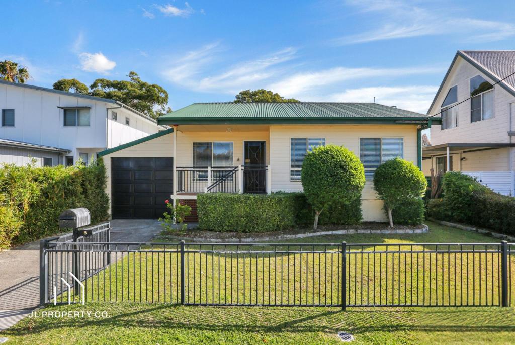 5 Greenfield Rd, Empire Bay, NSW 2257