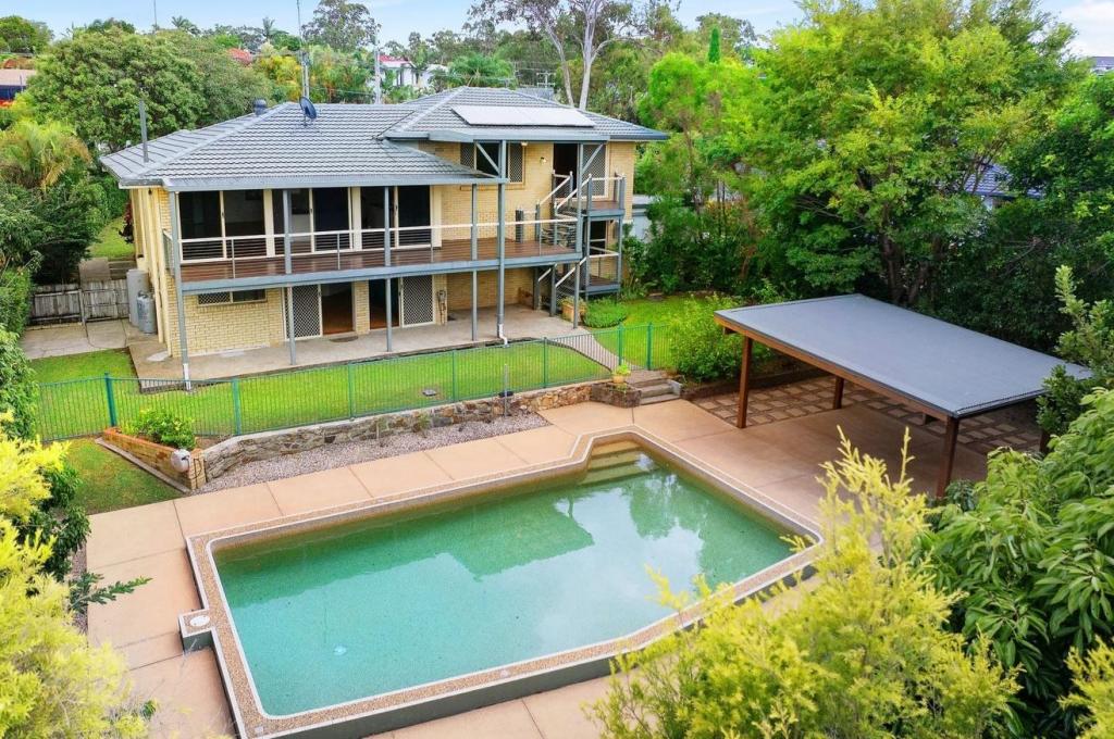 23 Tambourah Dr, Benowa, QLD 4217
