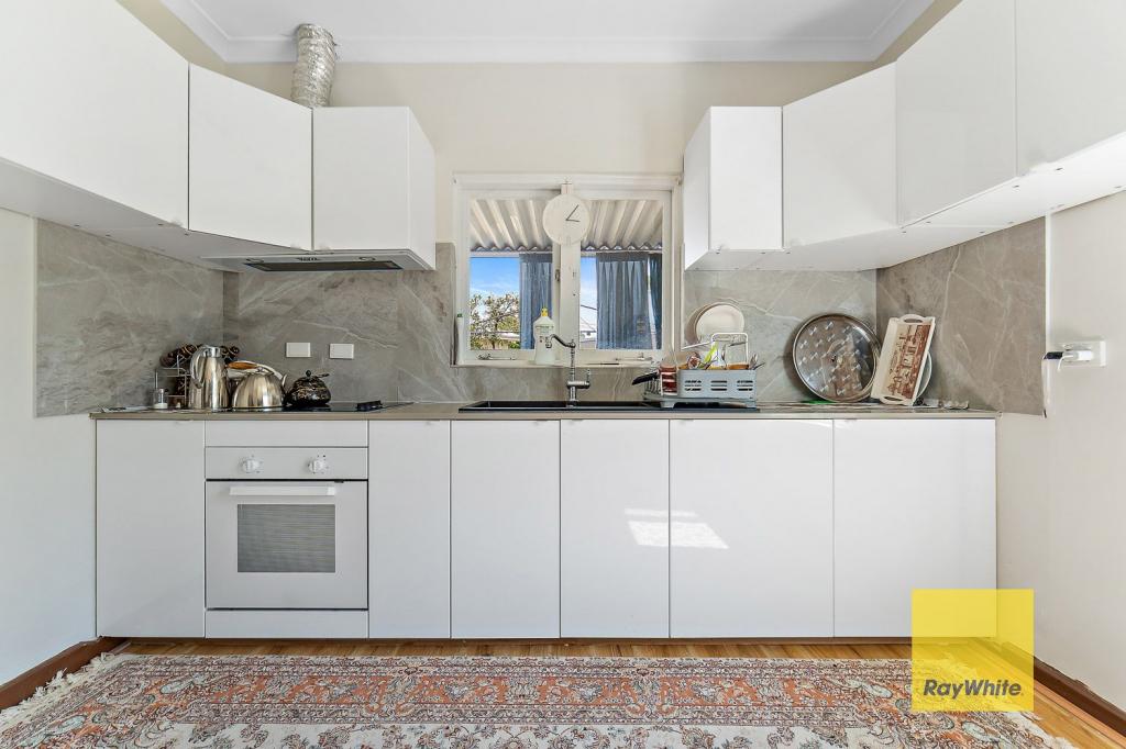 27 Connemara Dr, Thornlie, WA 6108