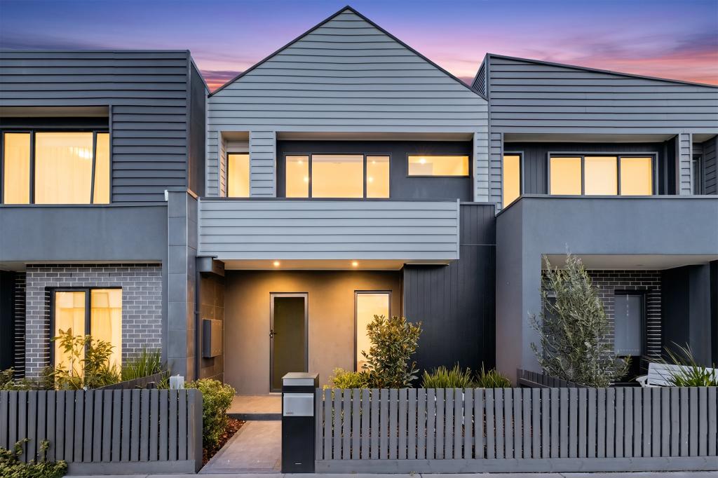 25 MORTDALE LANE, CLYDE NORTH, VIC 3978