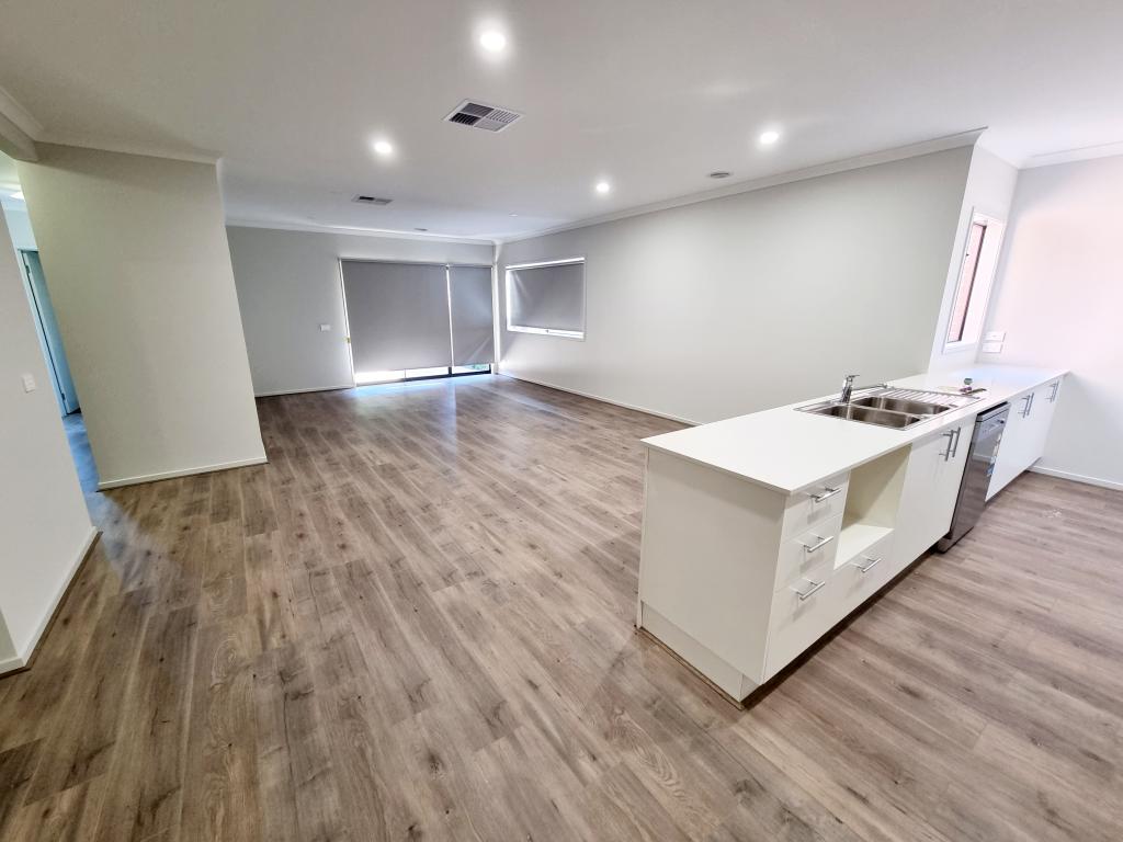 154 Farm Rd, Werribee, VIC 3030