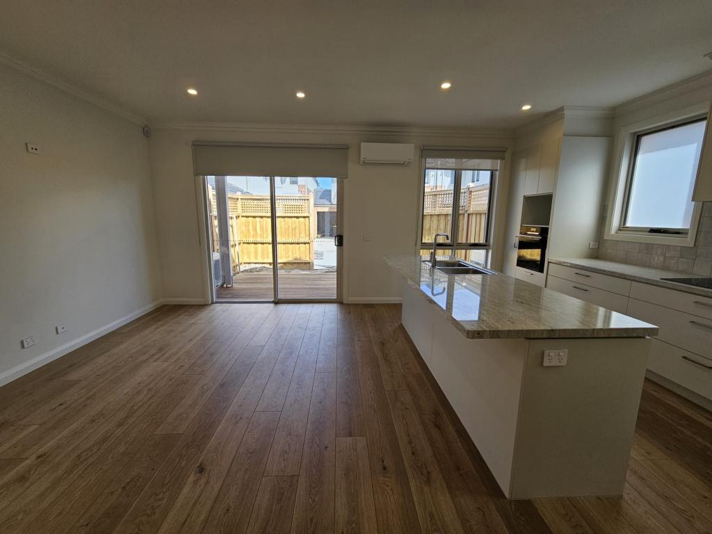 2/23 Scotsburn Ave, Oakleigh South, VIC 3167