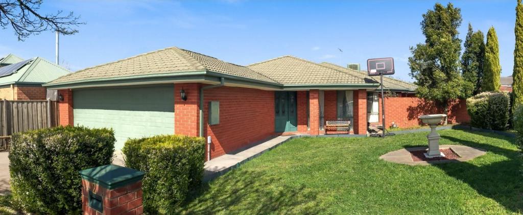 2 Imperia Cl, Narre Warren South, VIC 3805