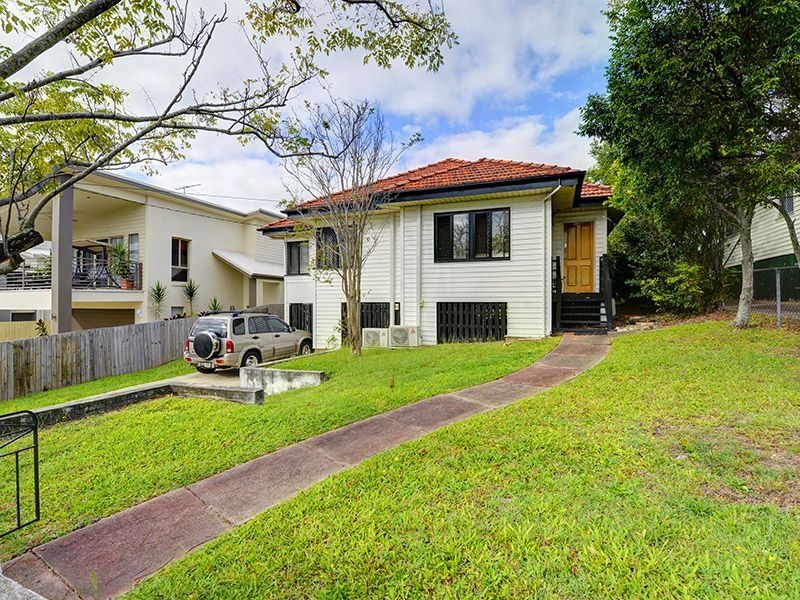 37 STANLEY RD, CAMP HILL, QLD 4152