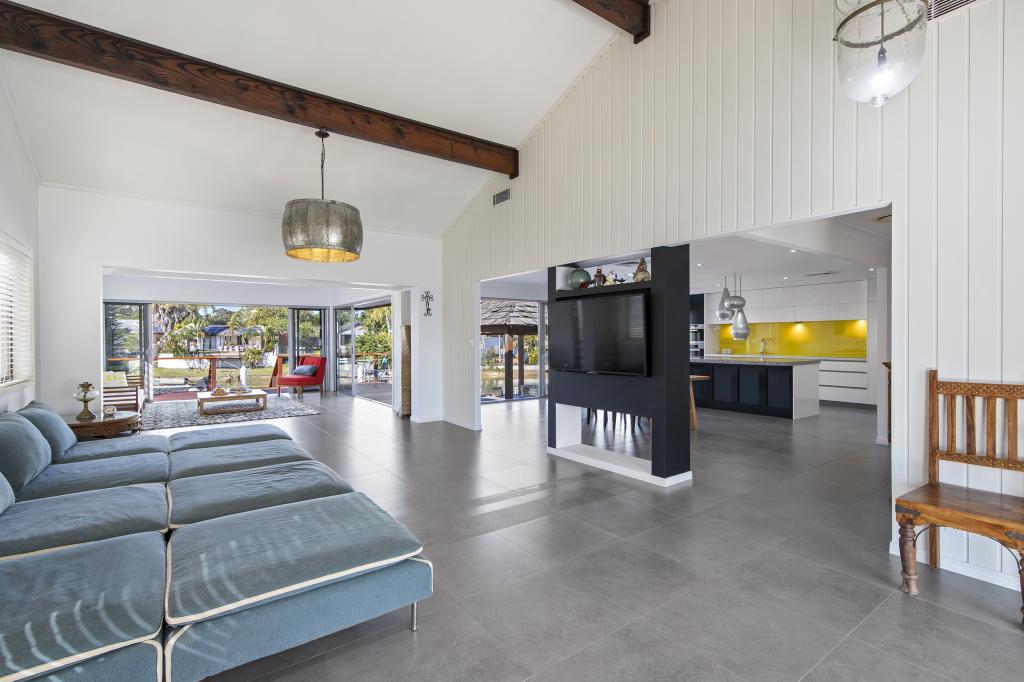 3 Cedar Pl, Broadbeach Waters, QLD 4218
