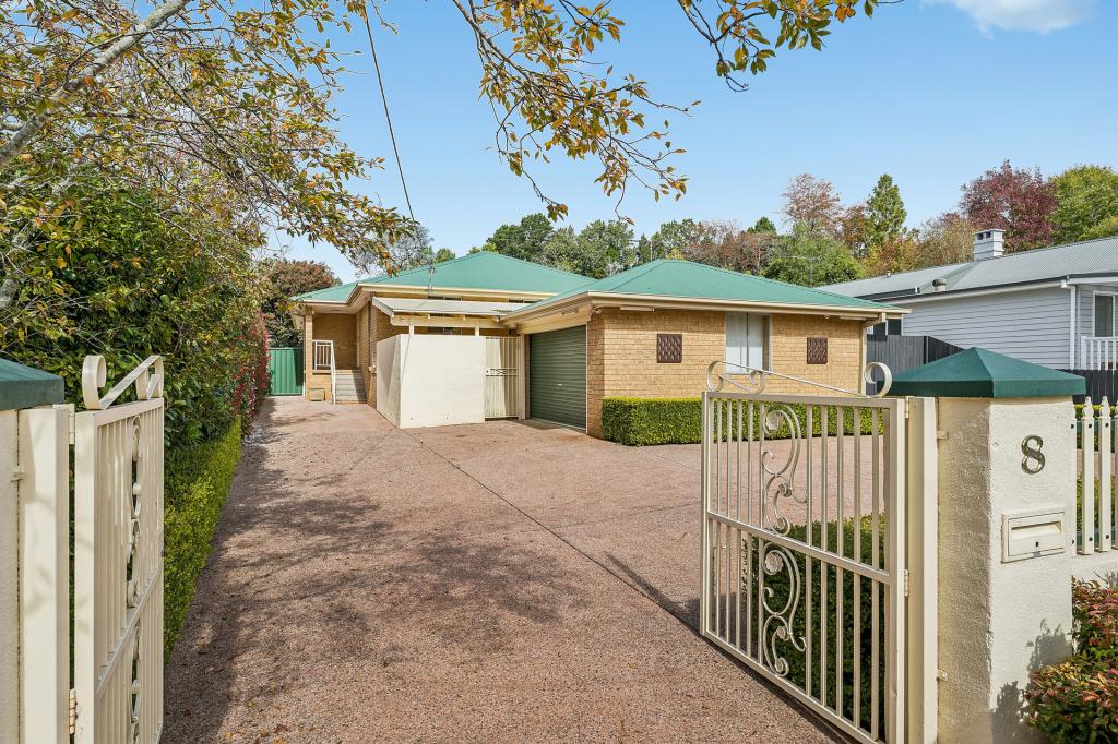 8 Lyle St, Wentworth Falls, NSW 2782