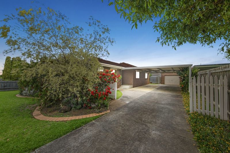 19 WHITEHAVEN ST, WYNDHAM VALE, VIC 3024