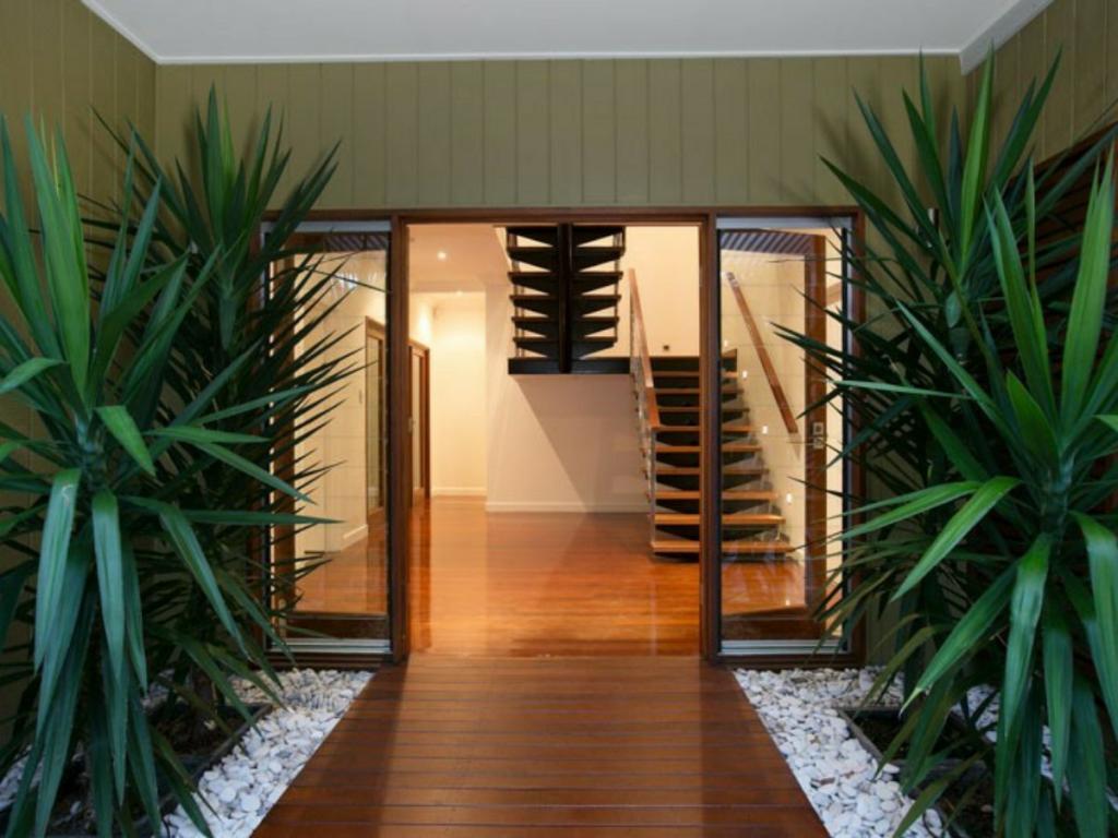 2 QUEENLY CL, EDGE HILL, QLD 4870
