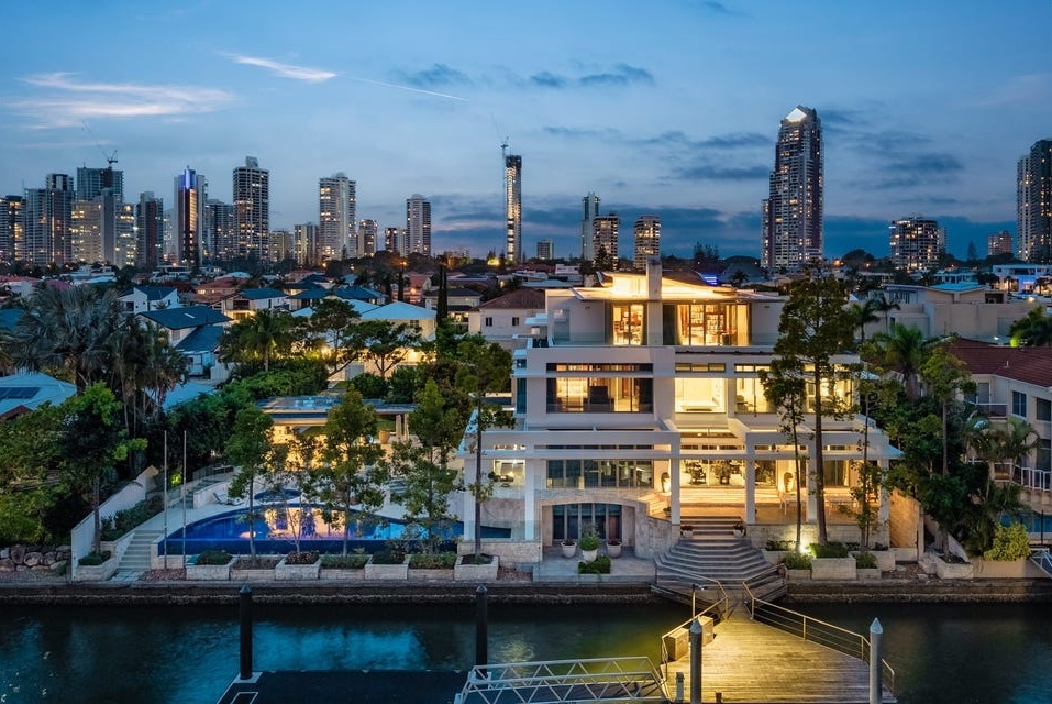 141-143 Commodore Dr, Surfers Paradise, QLD 4217