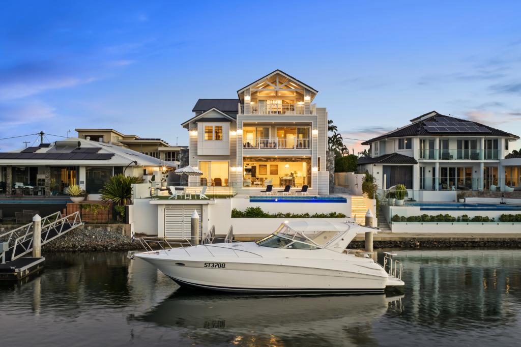 37 Furlong St, Broadbeach Waters, QLD 4218