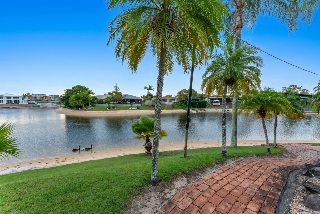 11/20 Dunlop Ct, Mermaid Waters, QLD 4218