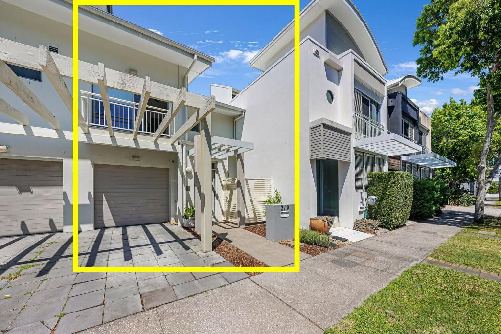 2/9 Watts Dr, Varsity Lakes, QLD 4227