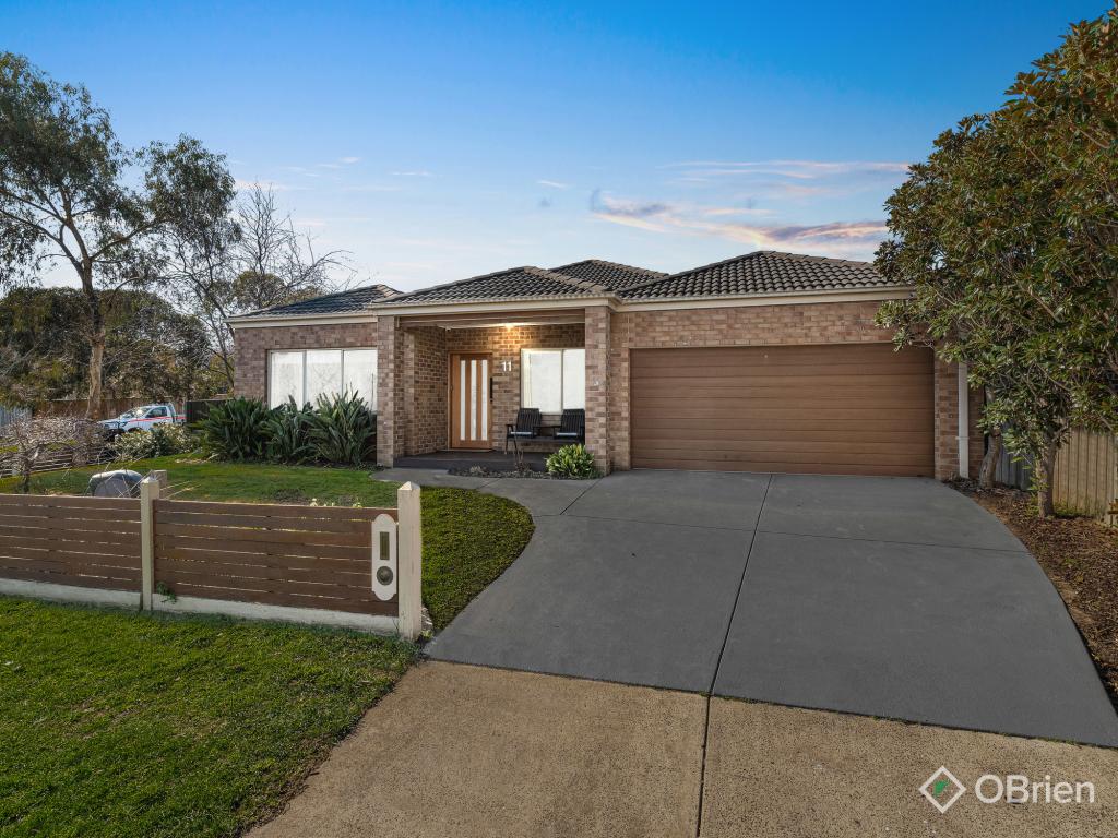 11 Charles Sturt Pl, Pakenham, VIC 3810