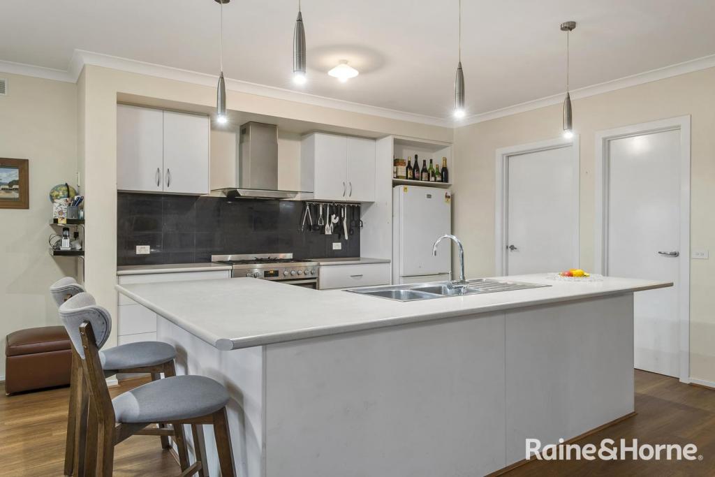 8 Sanctuary Dr, Kyneton, VIC 3444