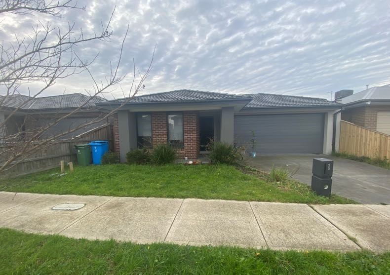 25 Langshan Rd, Clyde North, VIC 3978