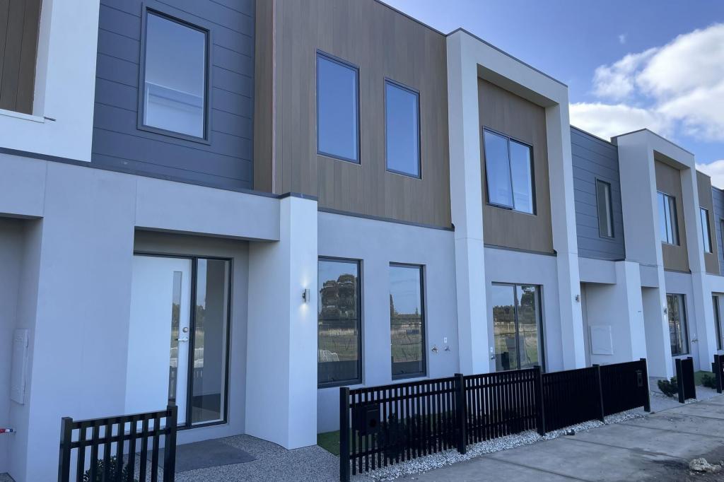 18 Nova Walk, Mount Duneed, VIC 3217