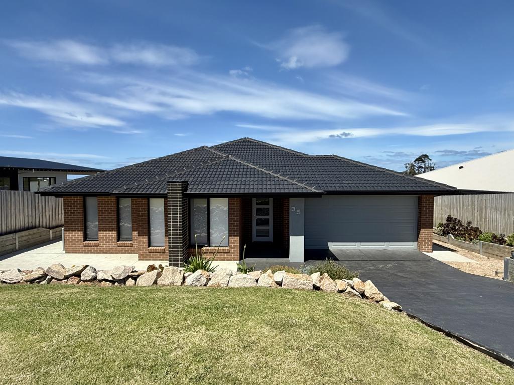 35 Lawson Dr, Lakes Entrance, VIC 3909