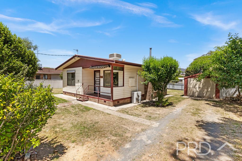 27 Blowering Rd, Tumut, NSW 2720