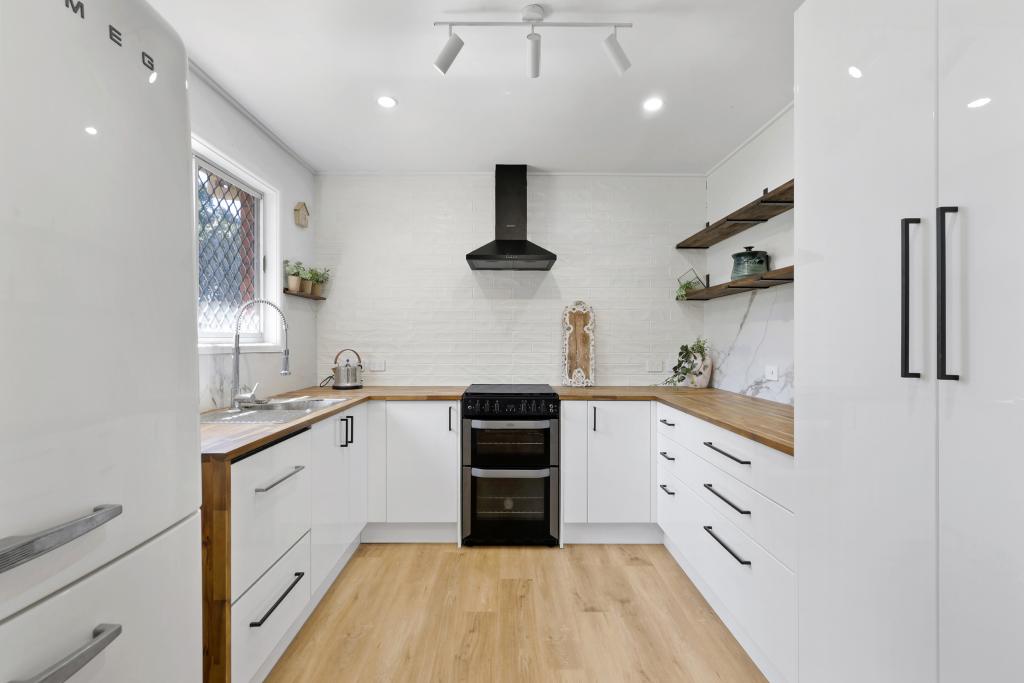 34 KEELEYS RD, SLADE POINT, QLD 4740