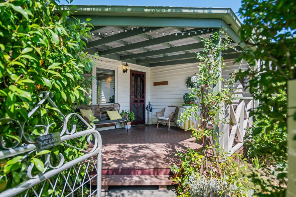 14 LEIGH RD, CROYDON, VIC 3136