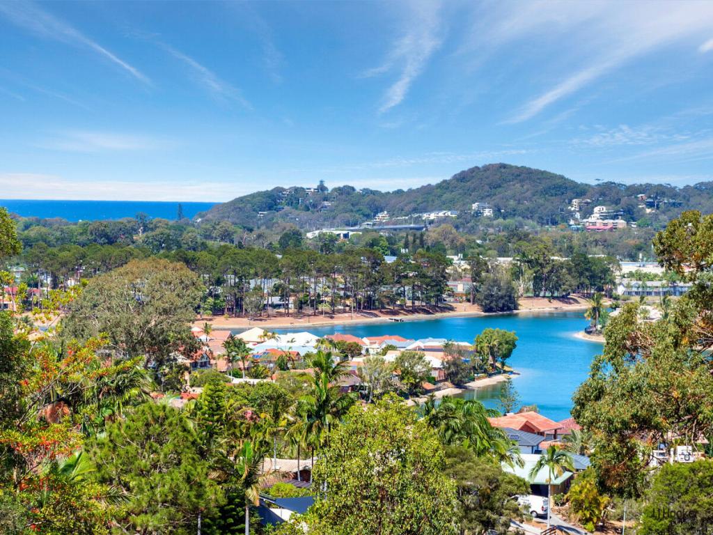 18 Bronzewing Cl, Elanora, QLD 4221