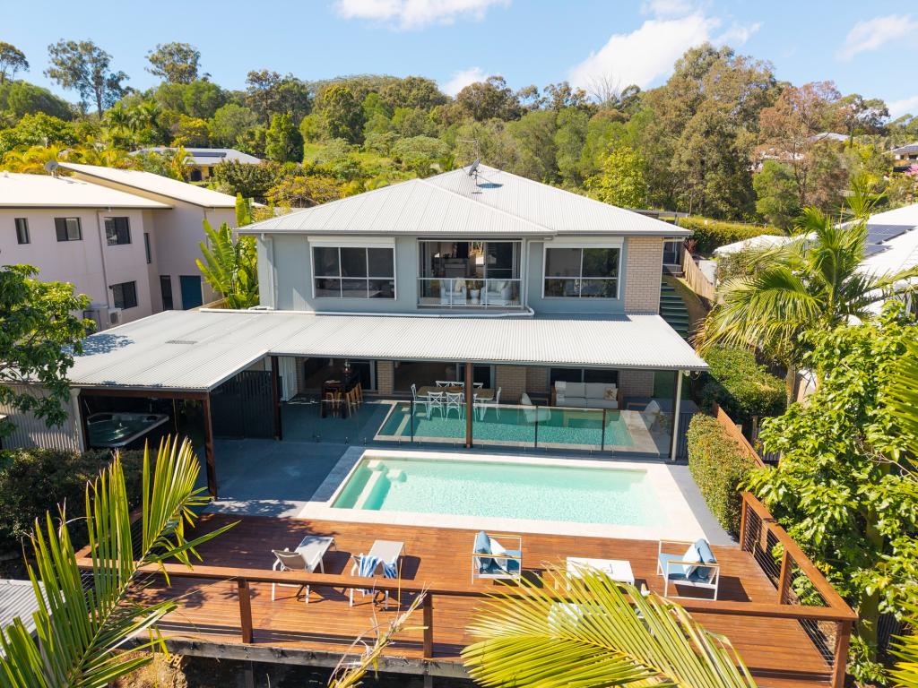 8 FINNAGIN DR, BONOGIN, QLD 4213