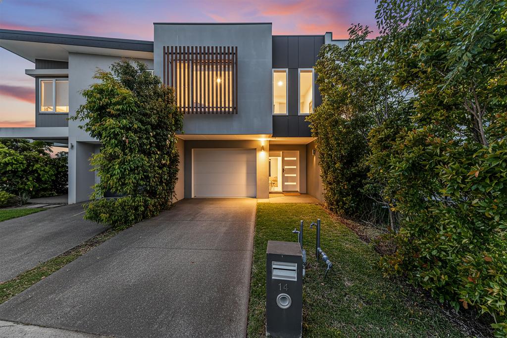 14 DEBRA AVE, PAKENHAM, VIC 3810