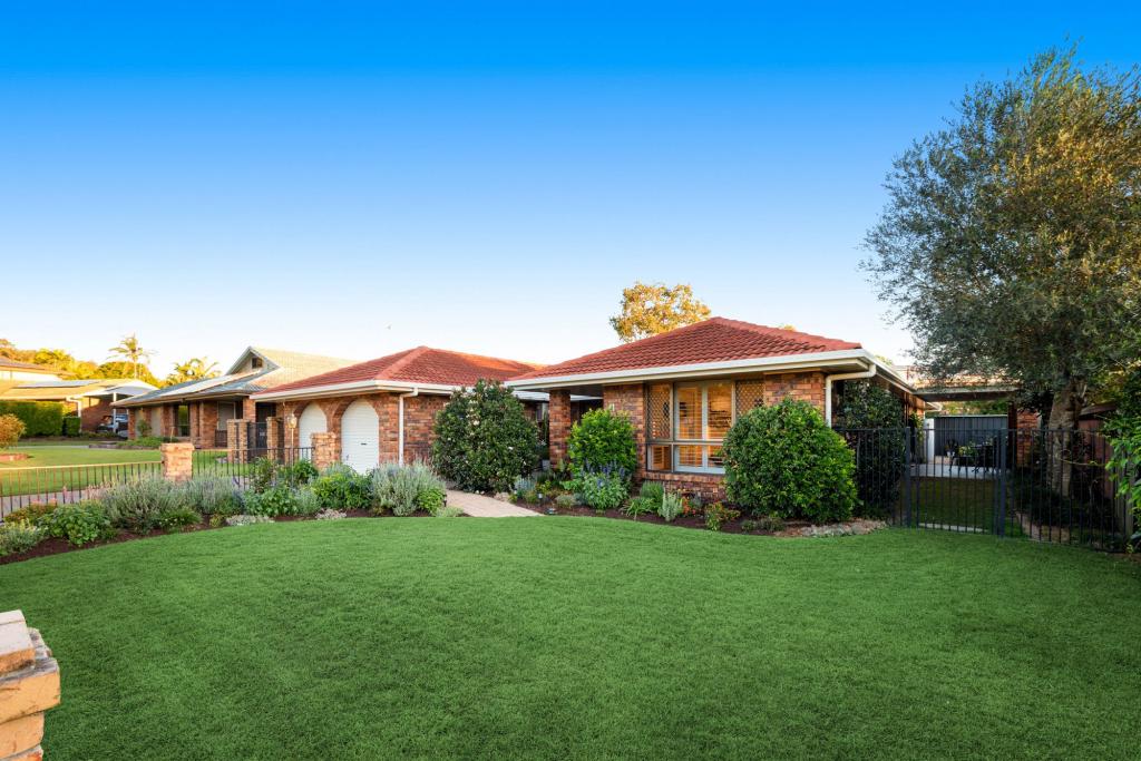 11 Mannersley St, Carindale, QLD 4152