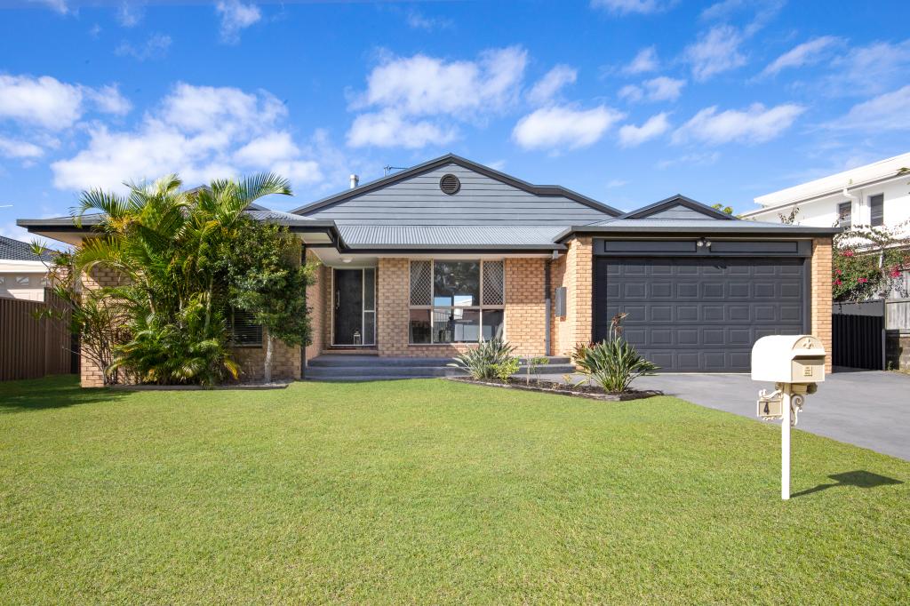 4 Yerrecoin Pl, Burleigh Waters, QLD 4220