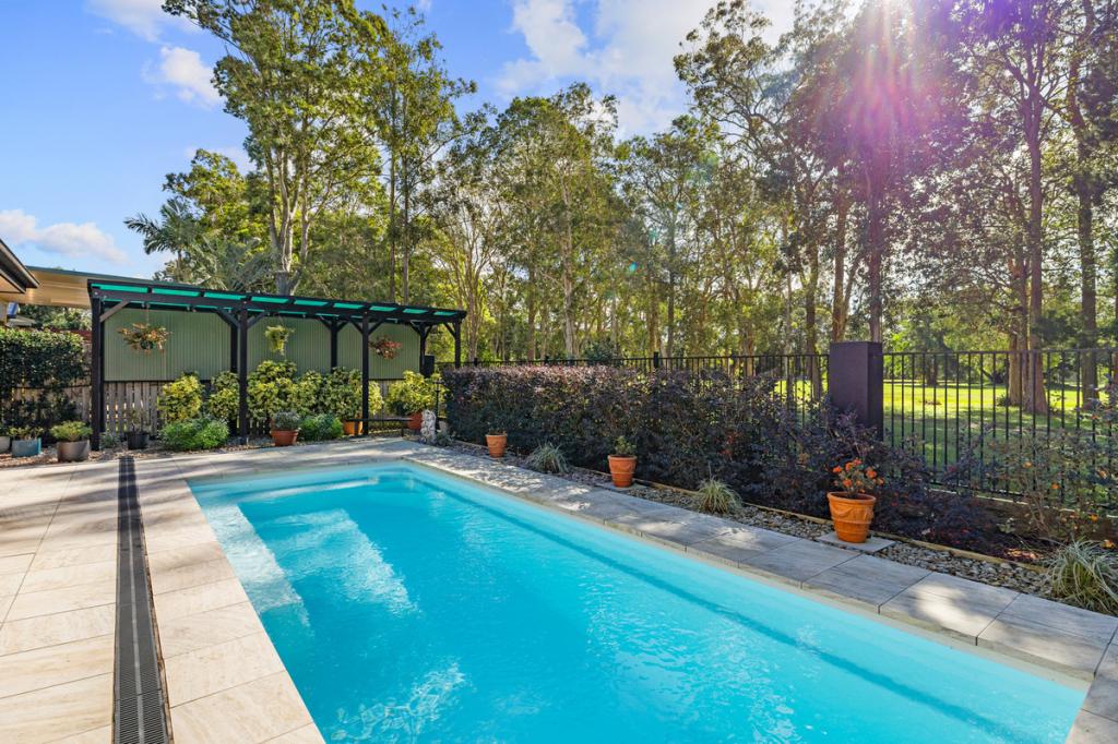 35 Pinelands Cct, Redland Bay, QLD 4165