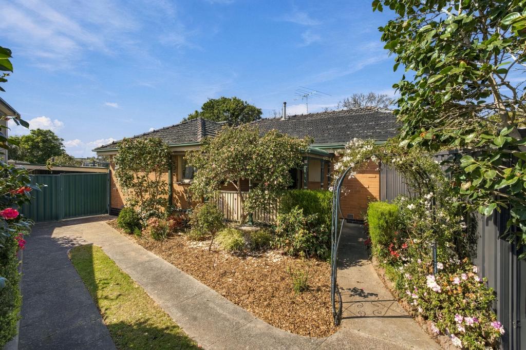 10 BORRELL ST, KEILOR, VIC 3036