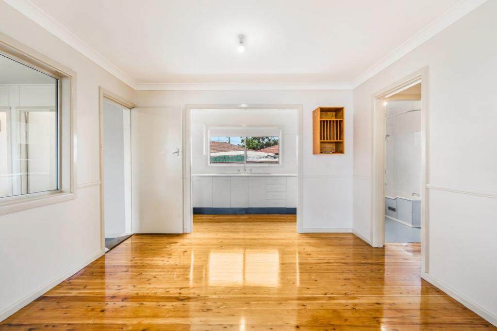 10 Waterloo Pl, Glenfield, NSW 2167