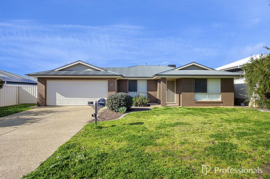 17 Dundale Cres, Estella, NSW 2650