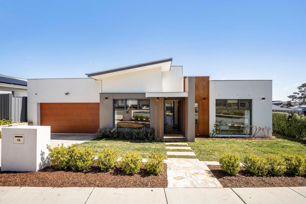 15 ARIOTTI ST, STRATHNAIRN, ACT 2615