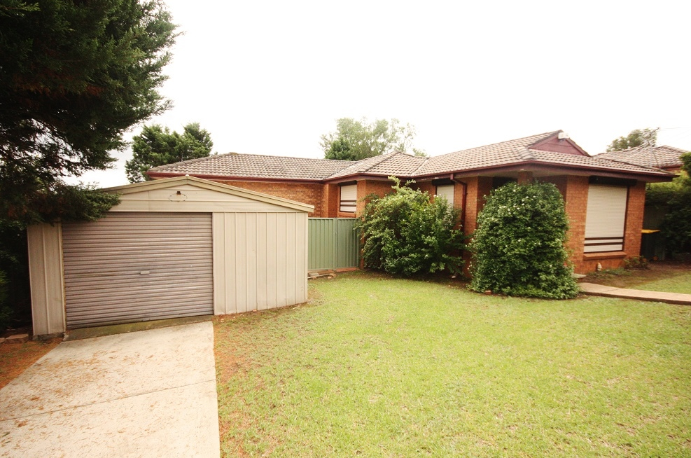 69 Demetrius Rd, Rosemeadow, NSW 2560