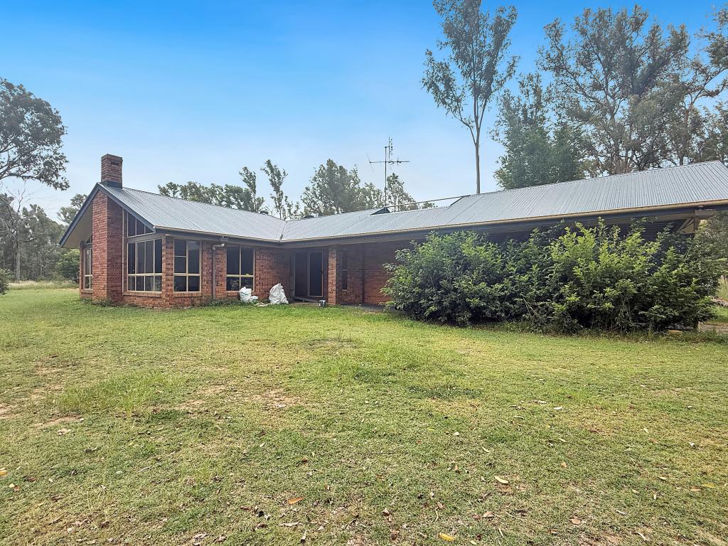 190 Edinburgh Dr, Mount Hallen, QLD 4312