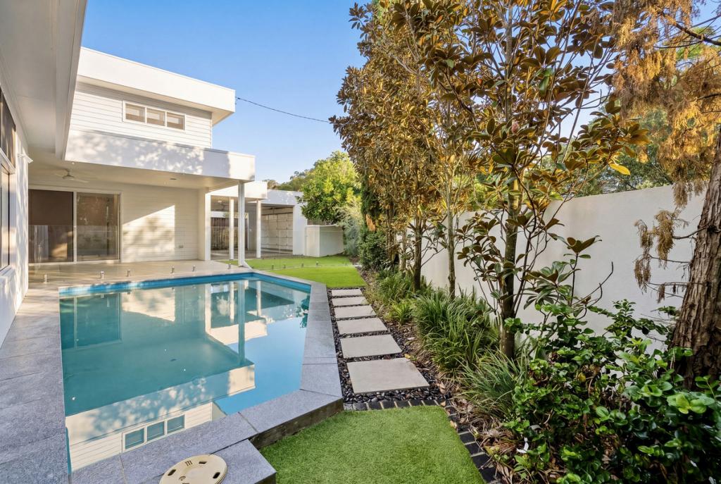 1 Akes Ave, Southport, QLD 4215