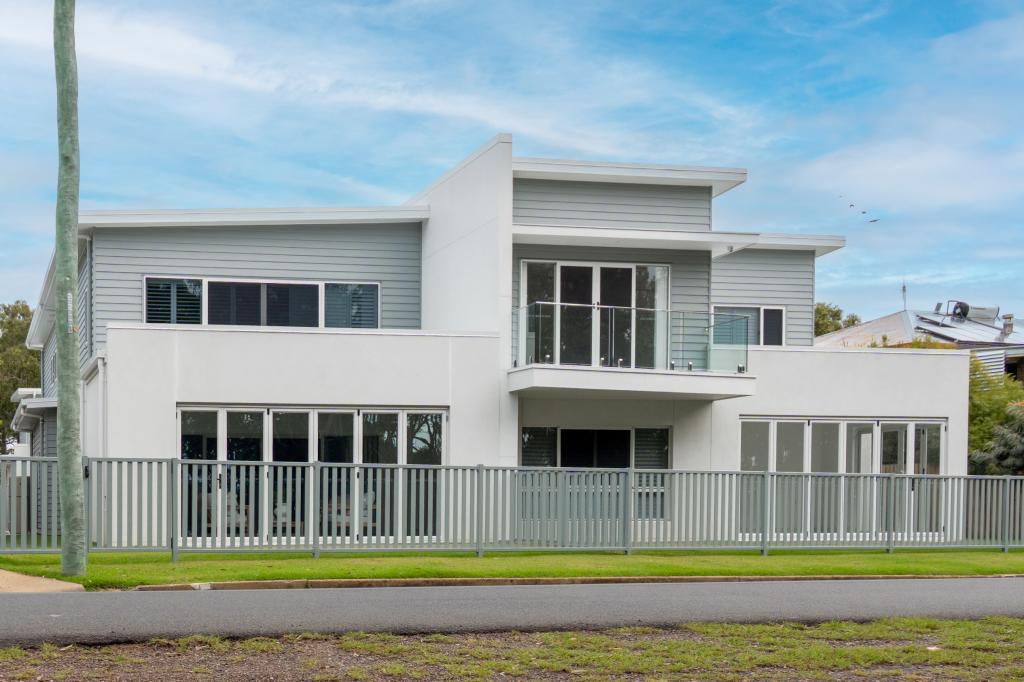 Villa 2/39 Esplanade, Point Vernon, QLD 4655