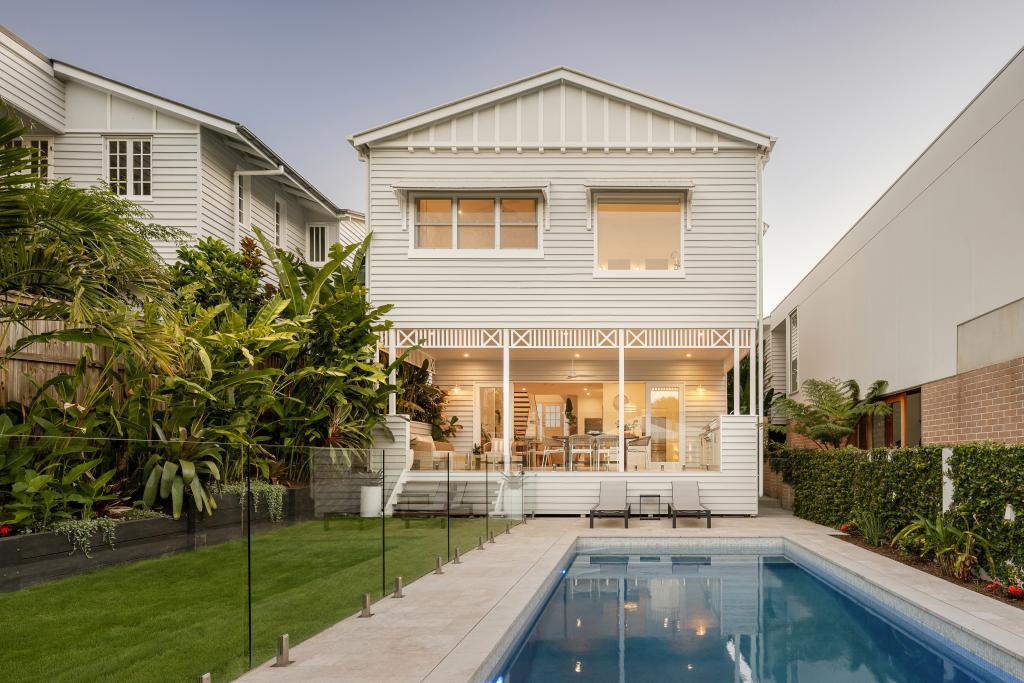 15 LESLIE ST, BARDON, QLD 4065