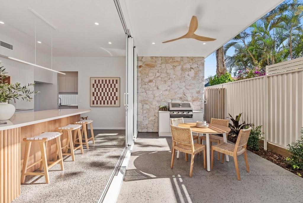 2/17 THIRD AVE, PALM BEACH, QLD 4221