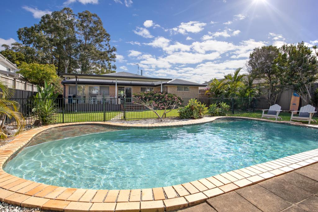 4 Yerrecoin Pl, Burleigh Waters, QLD 4220