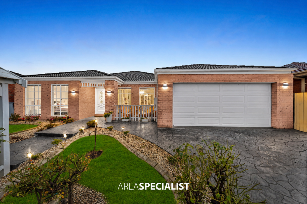 28 Cornwell Cres, Cranbourne East, VIC 3977